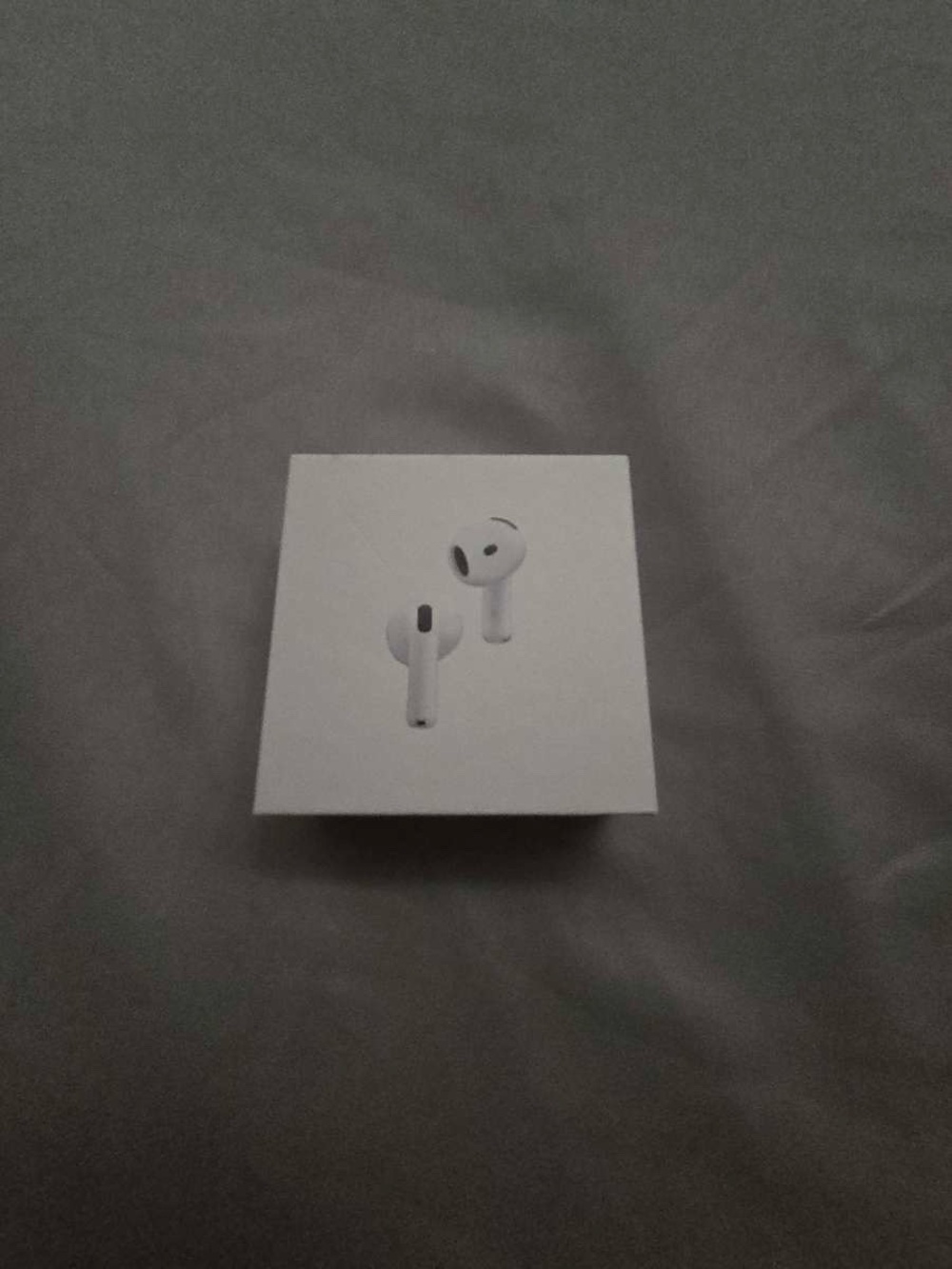 Apple White Earbud Headphones - Wireless In-Ear Pair